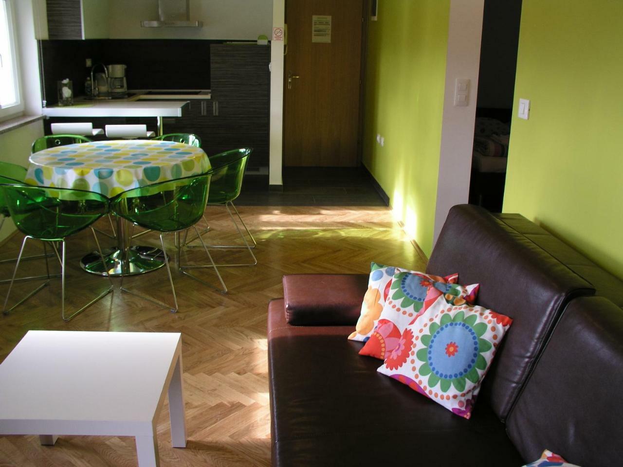 Villamarebaska Buitenkant foto